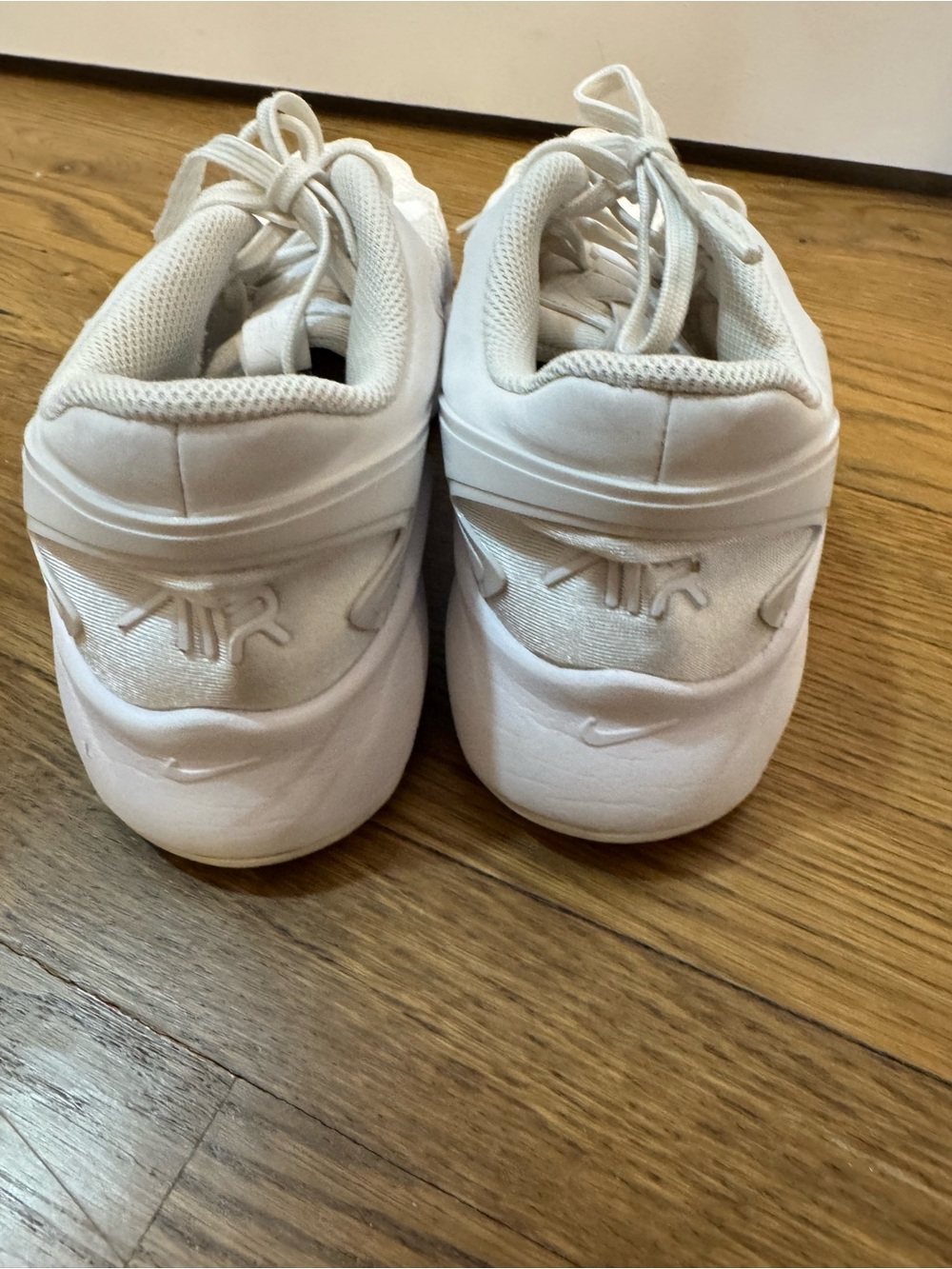 Nike air Max White Sneakers women’s size 9 - Picture 2 of 4